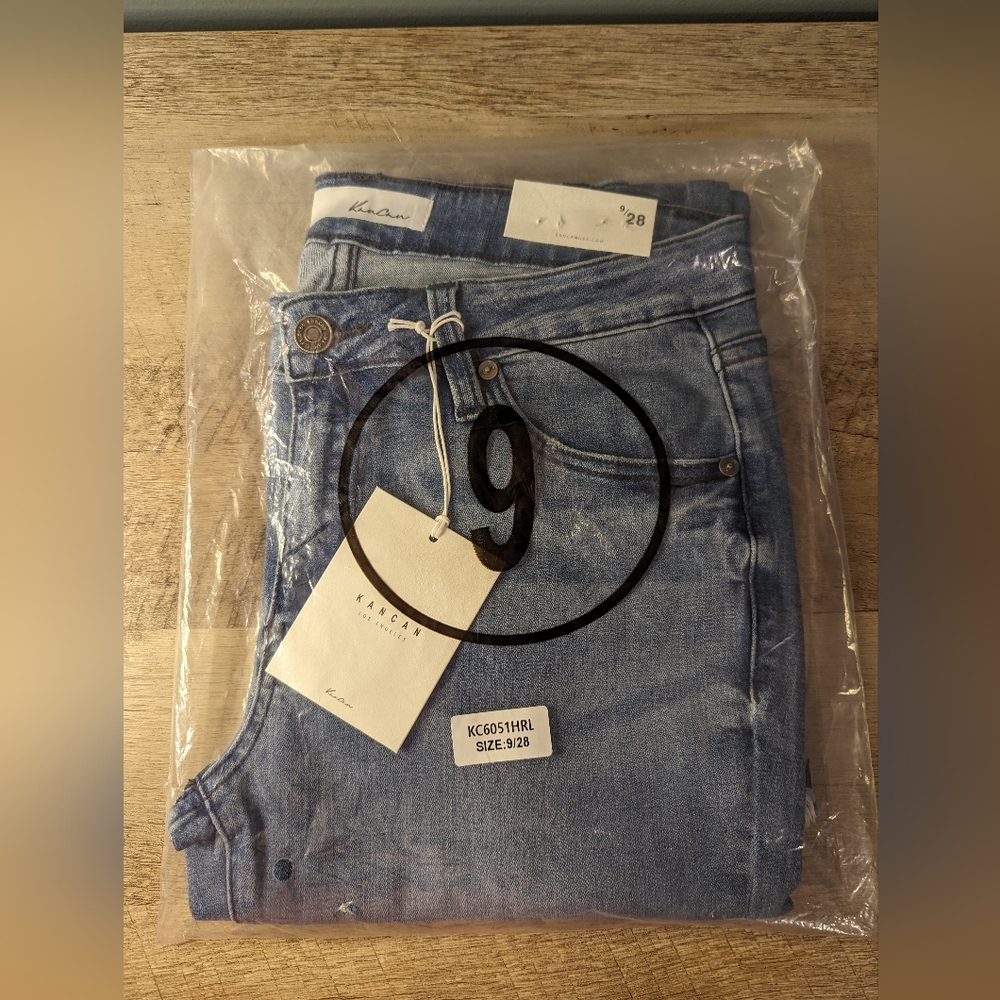 (BRAND NEW, NEVER OPENED) KanCan Mid Rise Ankle Skinny Jeans. Size 9/28.